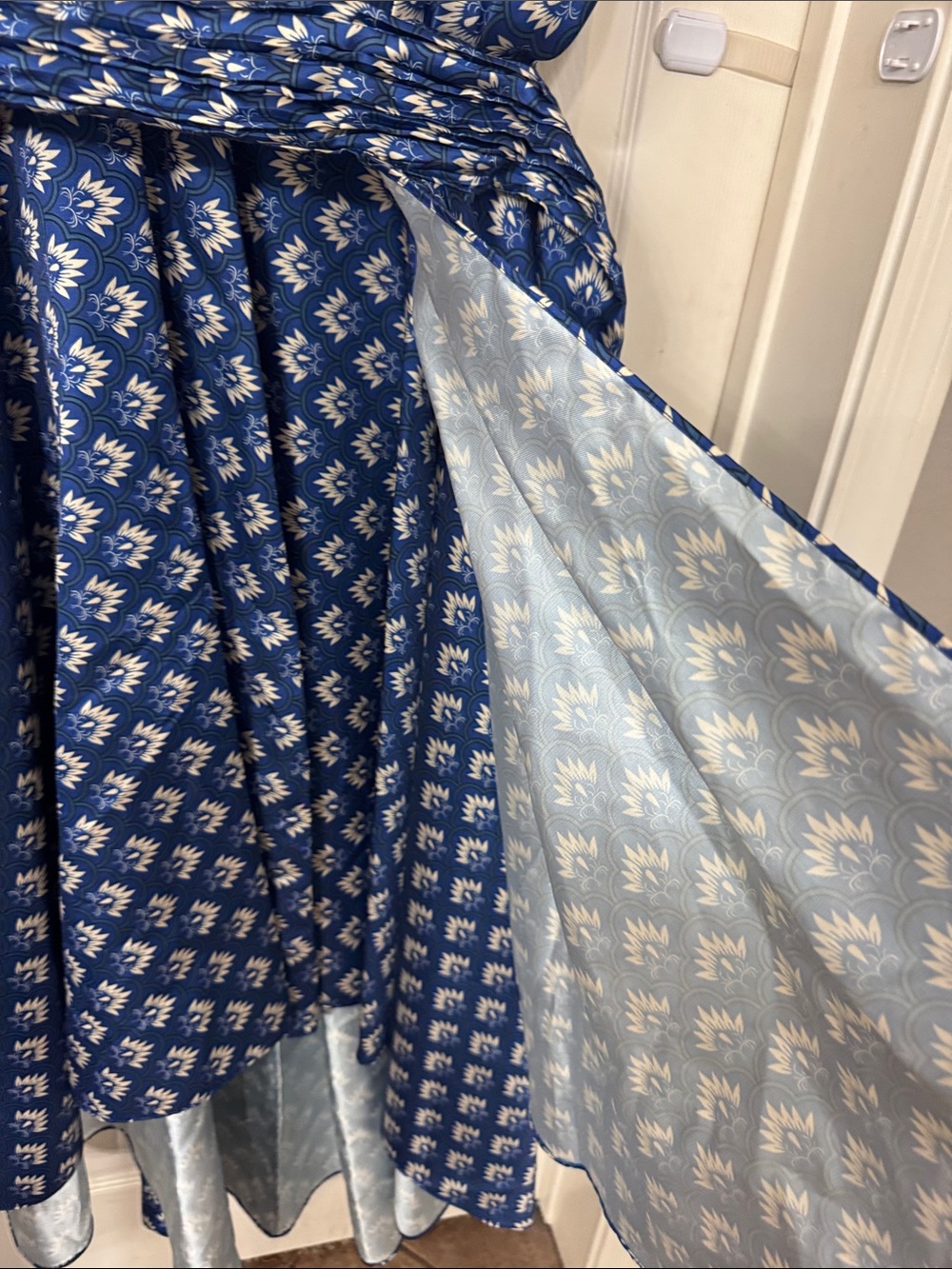 Sachin & Babi Sleeveless Blue Patterned Midi Dress with Tie Waist with Bow Size2 - Picture 4 of 5